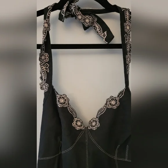 Black dress - Picture 2 of 5